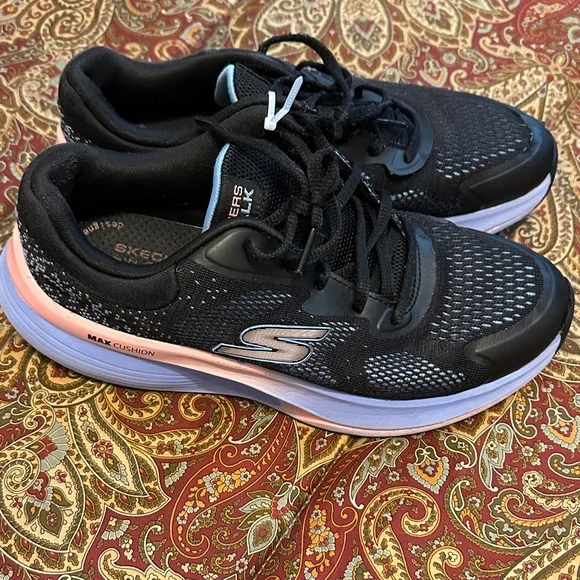 Skechers Women's Black and Pink Sneakers - Picture 1 of 2